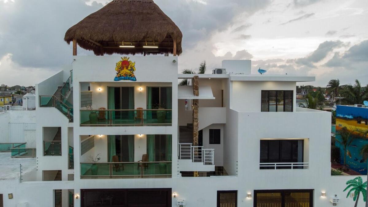 Mario's House 2 Beautiful Rooftop Pool Holiday home