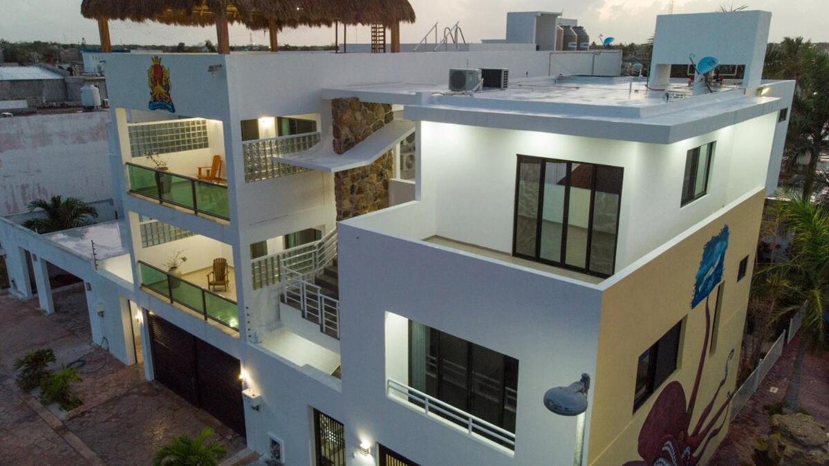 Mario's House 2 Beautiful Rooftop Pool Holiday home *